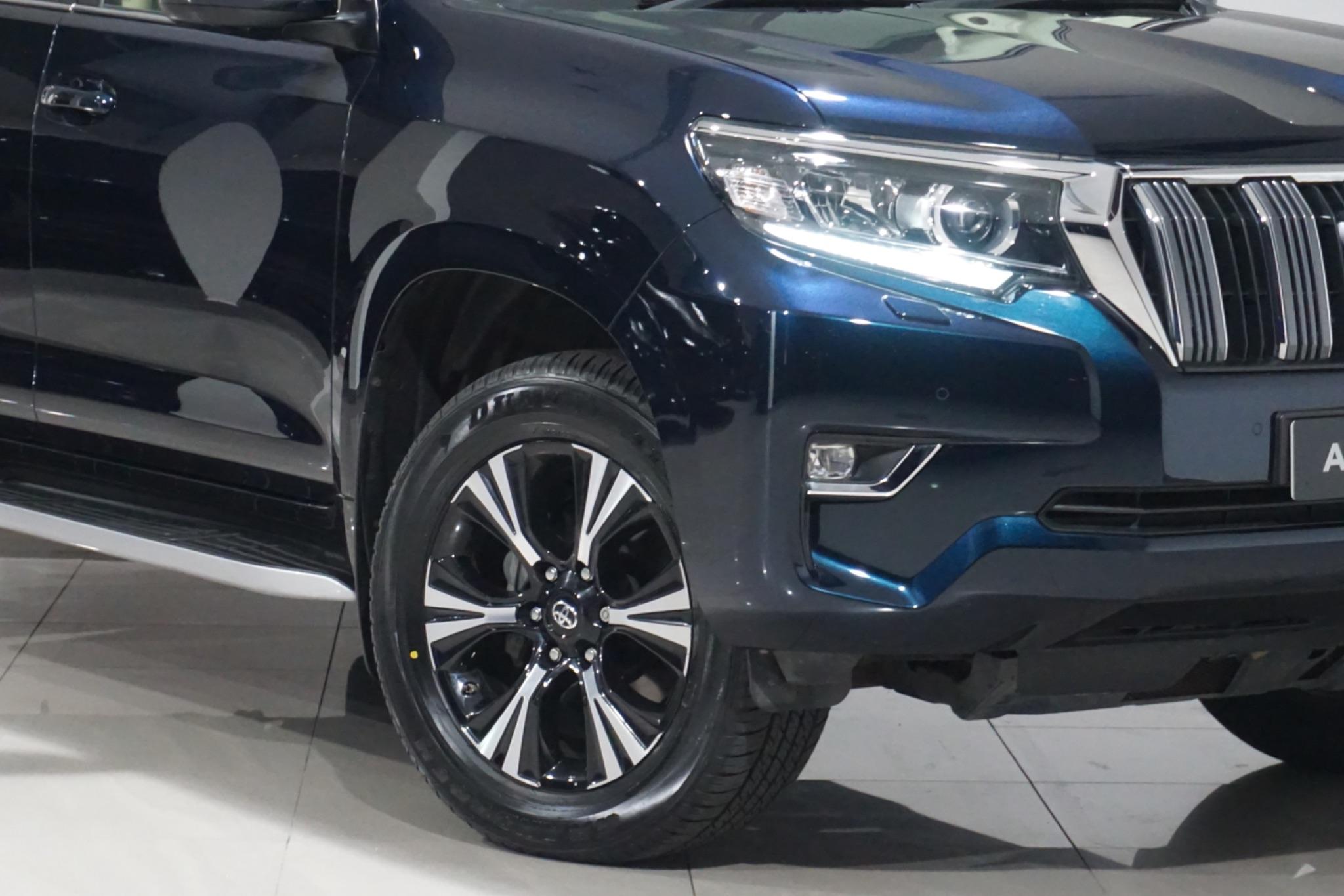 Toyota Land Cruiser 2.8D Invincible Auto 4WD Euro 6 (s/s) 5dr (7 Seat)
